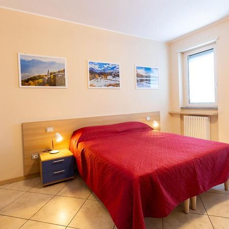 Apartamento Residenza Il Castello Sondrio Exterior foto